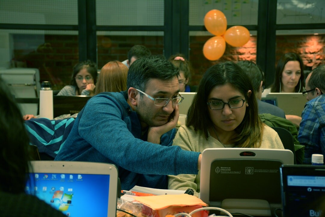 spanish students coding together